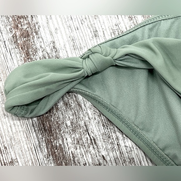 Women's Knot Detail Cheeky Bikini Bottom -
Shade & Shore™ - XL (16-18) - Picture 5 of 8